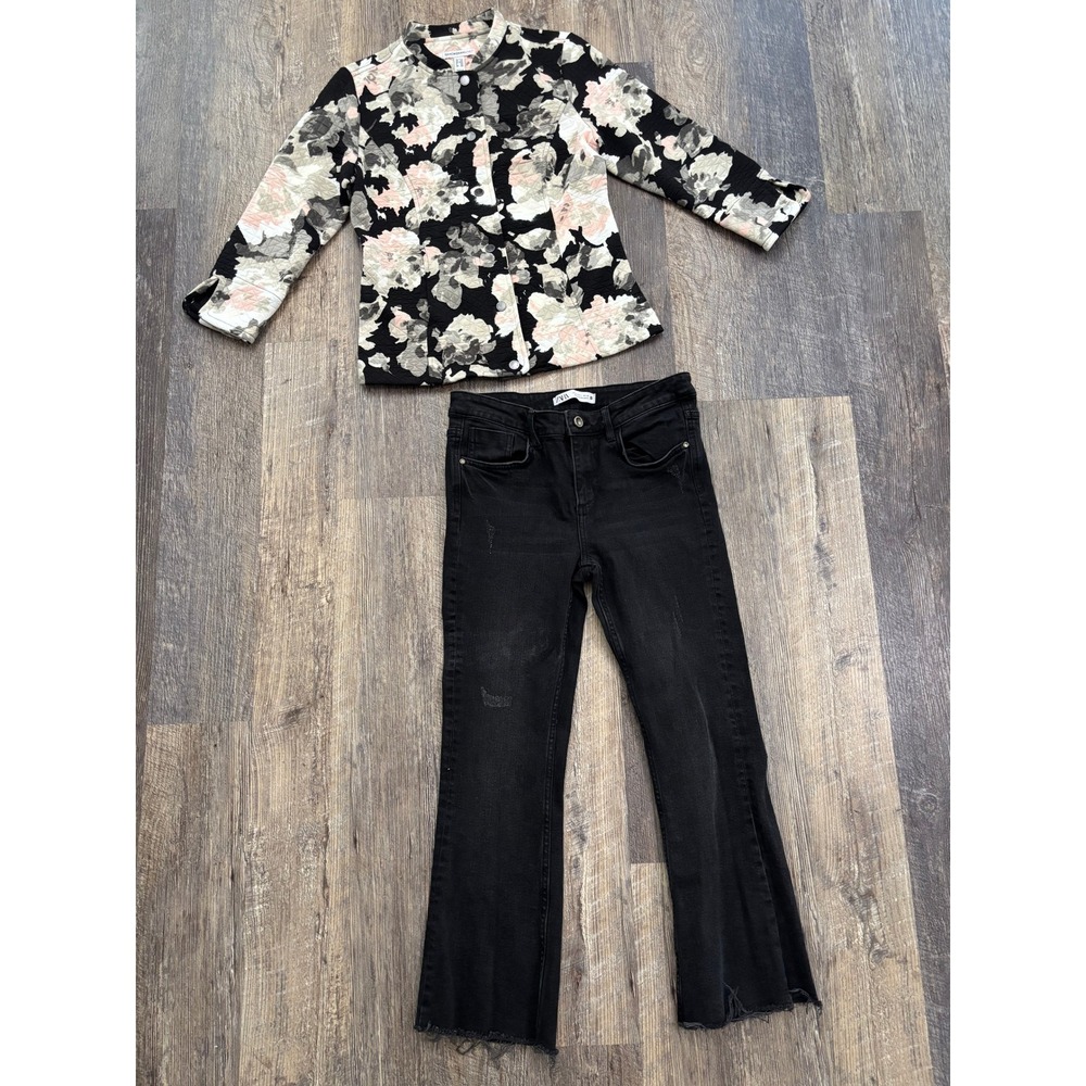 Zara Black Flared Jeans Distressed Raw Hem Mid Rise Denim Pants Womens Size 6